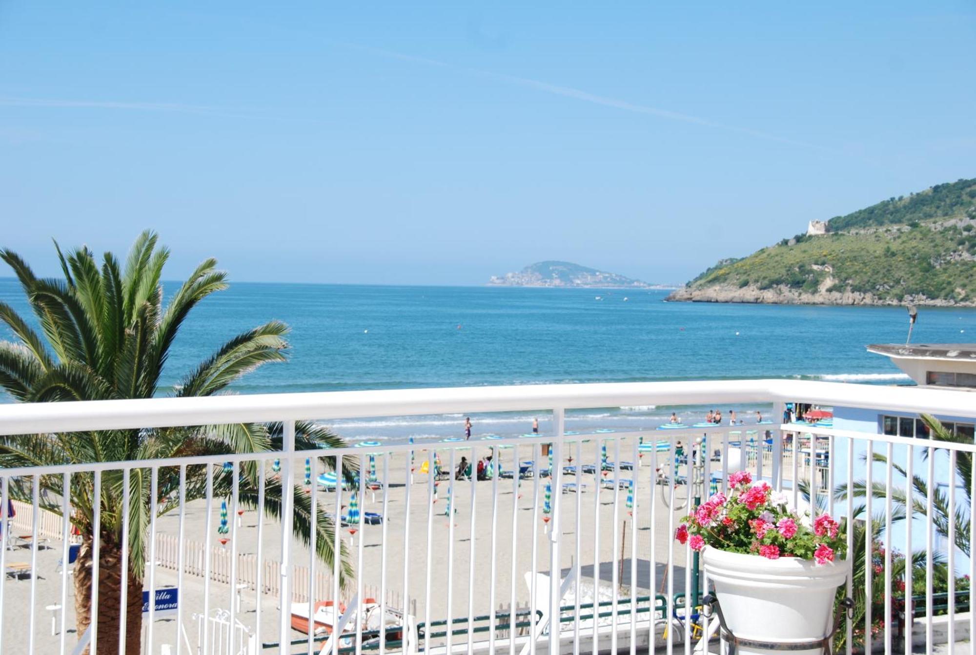 Hotel Villa Eleonora Scauri  Exteriér fotografie