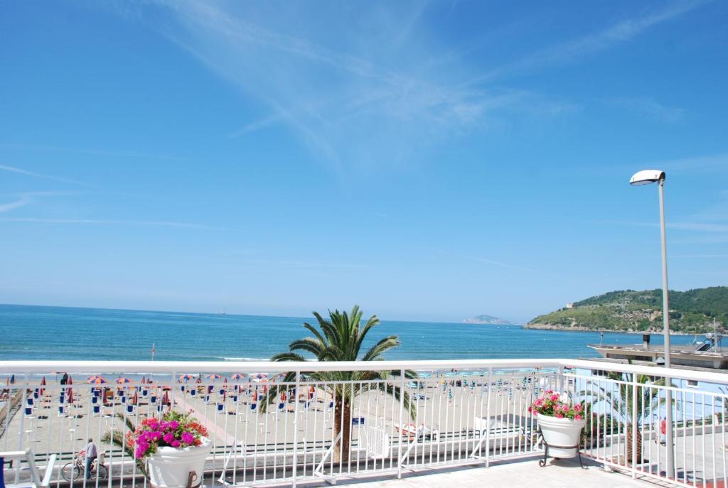 Hotel Villa Eleonora Scauri  Exteriér fotografie