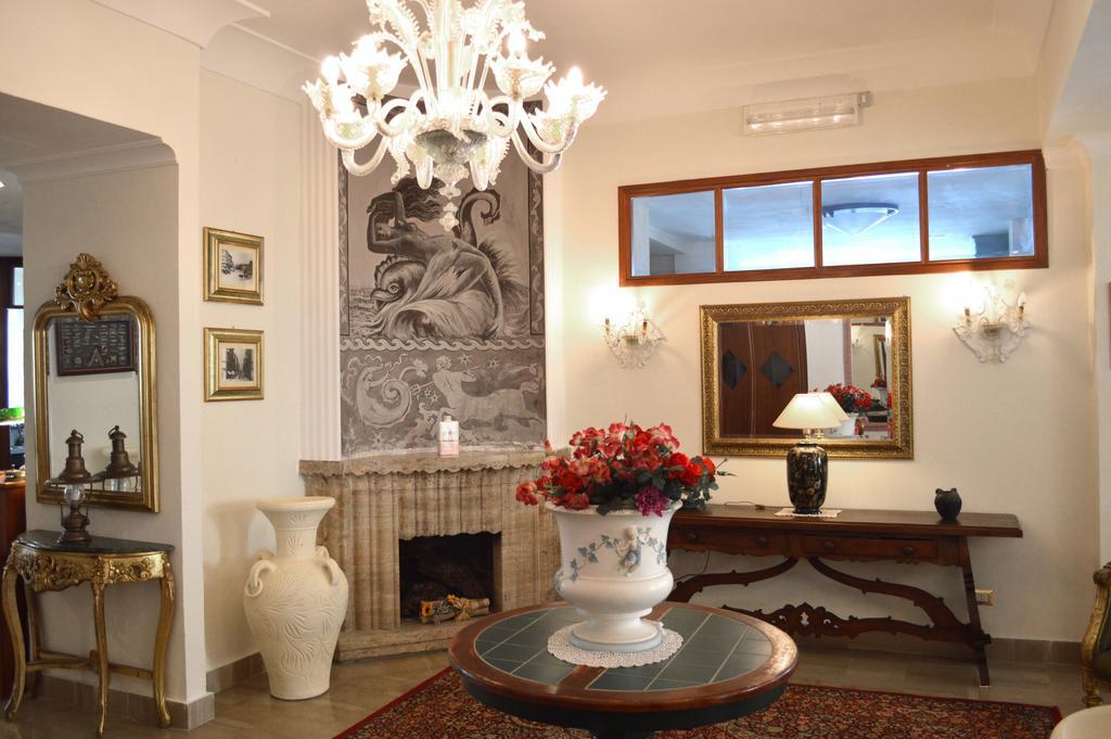 Hotel Villa Eleonora Scauri  Exteriér fotografie