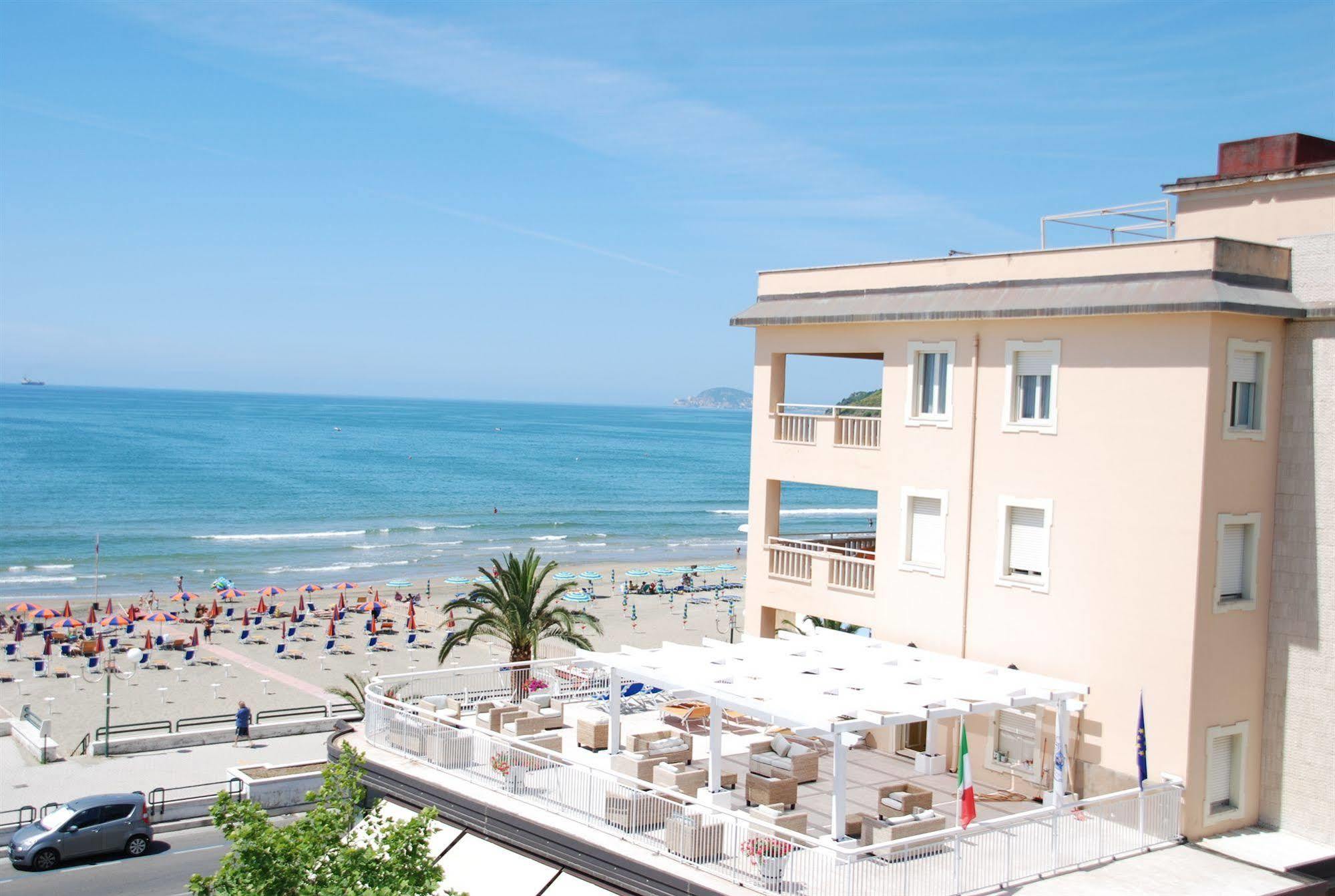 Hotel Villa Eleonora Scauri  Exteriér fotografie