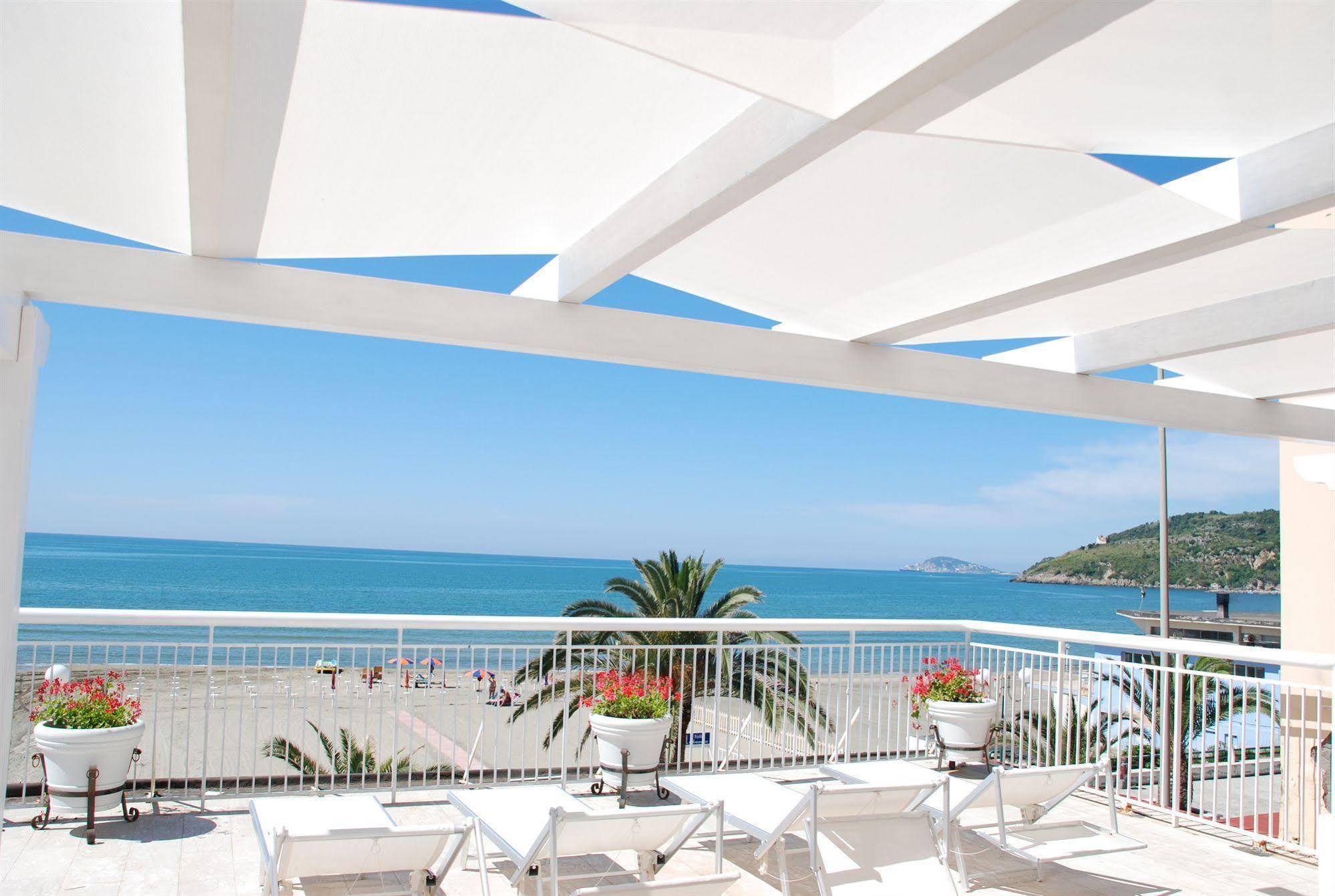 Hotel Villa Eleonora Scauri  Exteriér fotografie